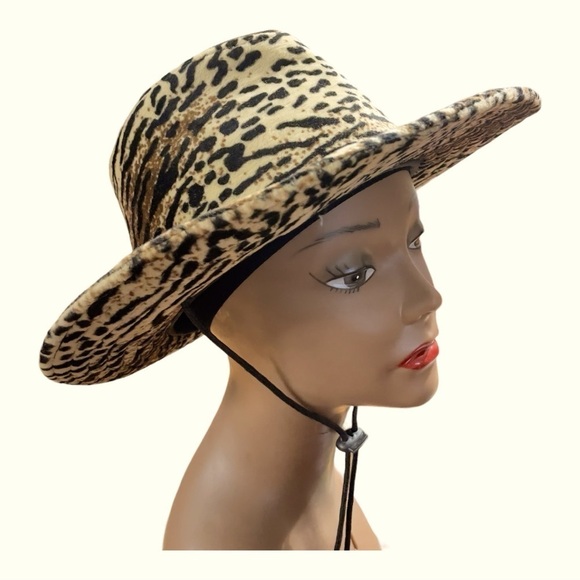 Velvet Cheetah Print Western
Hat With Chin Strap 1990s...vintage - Picture 1 of 9